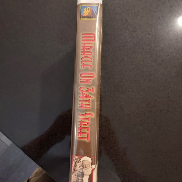 Miracle on 34th stVHS - Picture 2 of 5